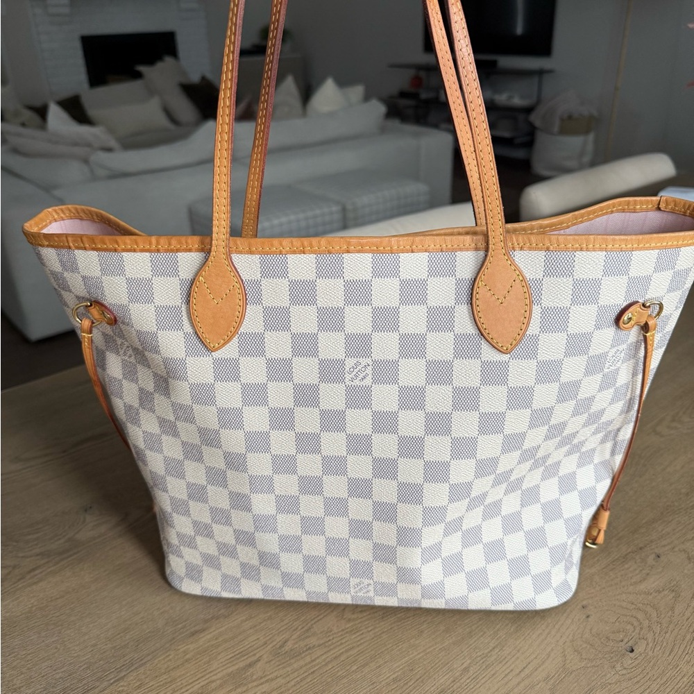 Louis Vuitton Neverfull MM - Damier Azure, Rose Ballerine Interior